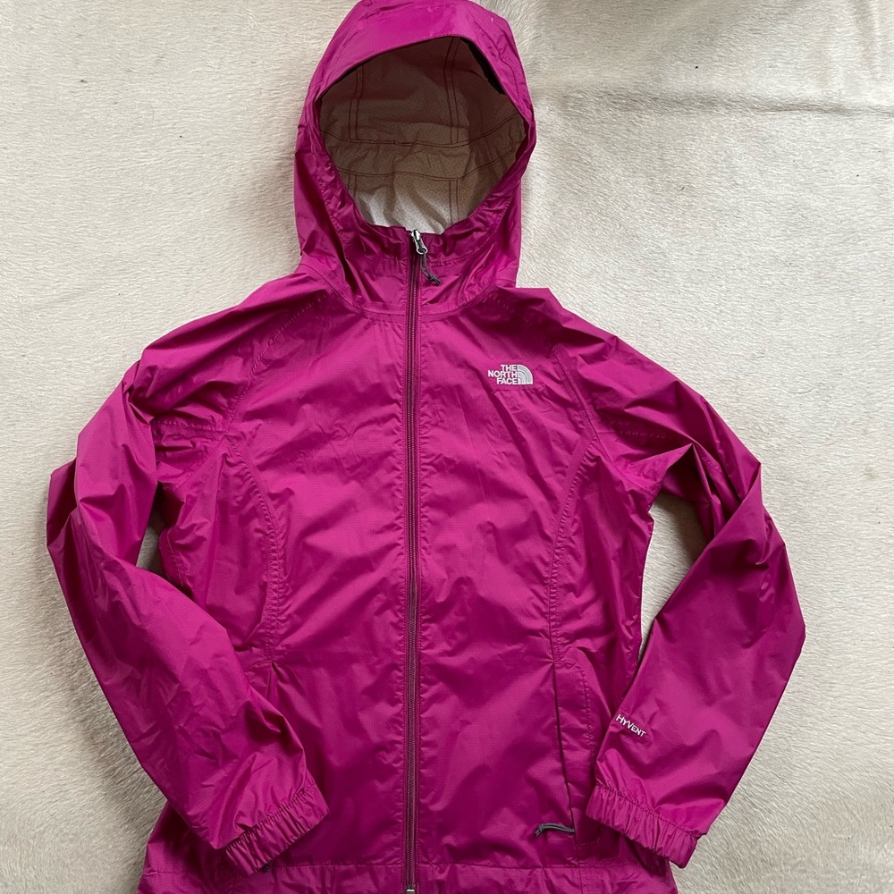 The North Face rain shell / waterproof jacket. Hyvent. Color Fuchsia, size Small